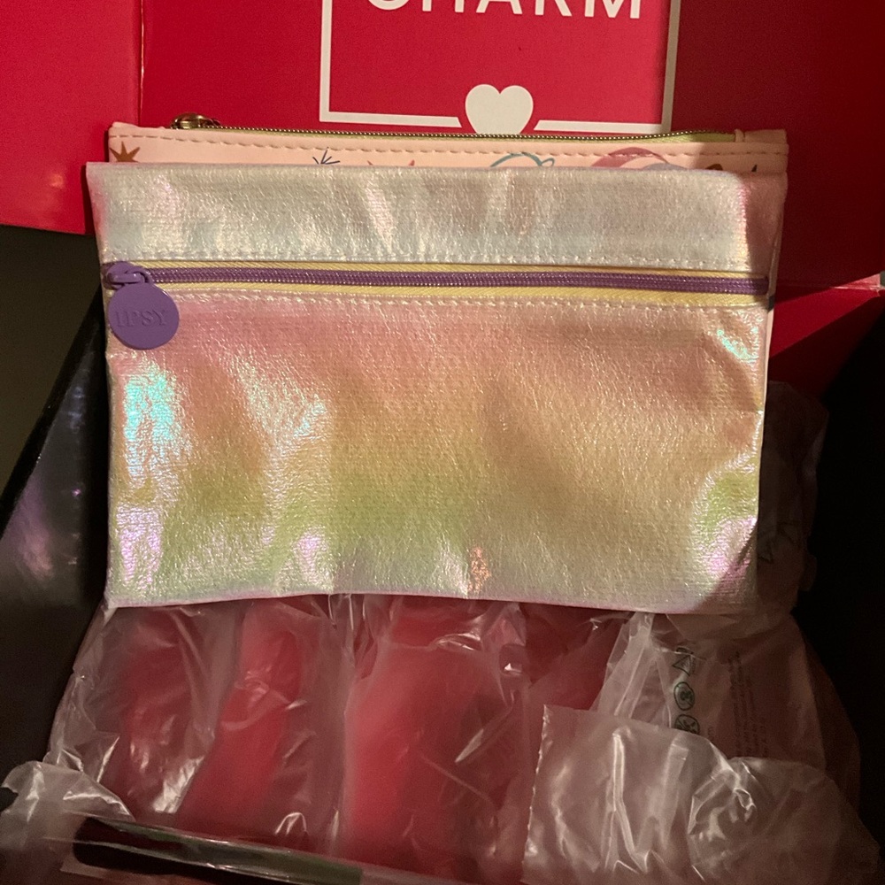 Ipsy Iridescent Women's Makeup Bag—-Brand new